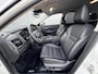 Nissan X-Trail 1.5 e-Power Tekna Automaat / Fabrieksgarantie tot 03-2028 / Navigatie / Lederen Bekleding / Stoel- en Stuurverwarming / Verwarmde Voorruit / Elektrische Kofferbak / Elektrisch Verstelbare Stoelen met Geheugen / 18" LM wielen + All Season banden /
