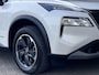 Nissan X-Trail 1.5 e-Power Tekna Automaat / Fabrieksgarantie tot 03-2028 / Navigatie / Lederen Bekleding / Stoel- en Stuurverwarming / Verwarmde Voorruit / Elektrische Kofferbak / Elektrisch Verstelbare Stoelen met Geheugen / 18" LM wielen + All Season banden /