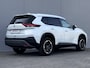 Nissan X-Trail 1.5 e-Power Tekna Automaat / Fabrieksgarantie tot 03-2028 / Navigatie / Lederen Bekleding / Stoel- en Stuurverwarming / Verwarmde Voorruit / Elektrische Kofferbak / Elektrisch Verstelbare Stoelen met Geheugen / 18" LM wielen + All Season banden /