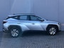 Hyundai Tucson 1.6 T-GDI HEV 230pk Comfort / Fabrieksgarantie tot 02-2028 / Dealer onderhouden / 1.650kg trekgewicht / Navigatie / Achteruitrijcamera / Apple Carplay Android / 17" LM wielen /