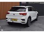 Volkswagen T-Roc 1.5 TSI 150pk DSG R-line Black style Pano | Trekhaak | Beats | 19"