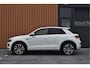 Volkswagen T-Roc 1.5 TSI 150pk DSG R-line Black style Pano | Trekhaak | Beats | 19"