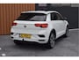 Volkswagen T-Roc 1.5 TSI 150pk DSG R-line Black style Pano | Trekhaak | Beats | 19"