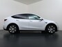 Tesla Model Y RWD 300PK LFP Accu Trekhaak Warmtepomp Leer Navi Ecc Adap.Cruise Panoramadak Camera's SOH 92,5% Stuur+Stoelverwarming Led Traffic-Aware Cruise Control Toybox Elek.Achterklep 1.600KG Trekgewicht 1e Eigenaar Origineel Nederlandse Auto