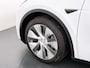 Tesla Model Y RWD 300PK LFP Accu SOH 92,5% Trekhaak Warmtepomp Leder Navi Ecc Adap.Cruise Panoramadak Camera's Stuur+Stoelverwarming Led Traffic-Aware Cruise Control Toybox Elek.Achterklep 1.600KG Trekgewicht 1e Eigenaar Origineel Nederlandse Auto