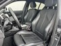 BMW 1-Serie 118i High Executive M Sport Shadow / Cruise Control / M-stuur / Apple Carplay&Android Auto / Led Koplampen / Electronic Climate Control / Voorstoelen Verwarmd / Navigatie / Parkeersensoren Voor&Achter / Hifi Speakers