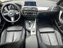 BMW 1-Serie 118i High Executive M Sport Shadow / Cruise Control / M-stuur / Apple Carplay&Android Auto / Led Koplampen / Electronic Climate Control / Voorstoelen Verwarmd / Navigatie / Parkeersensoren Voor&Achter / Hifi Speakers