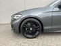 BMW 1-Serie 118i High Executive M Sport Shadow / Cruise Control / M-stuur / Apple Carplay&Android Auto / Led Koplampen / Electronic Climate Control / Voorstoelen Verwarmd / Navigatie / Parkeersensoren Voor&Achter / Hifi Speakers