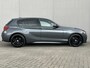 BMW 1-Serie 118i High Executive M Sport Shadow / Cruise Control / M-stuur / Apple Carplay&Android Auto / Led Koplampen / Electronic Climate Control / Voorstoelen Verwarmd / Navigatie / Parkeersensoren Voor&Achter / Hifi Speakers