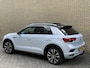 Volkswagen T-Roc 1.5 TSI 150pk R-line | Panoramadak | Virtueel cockpit | Adaptieve cruise | Lane assist | Trekhaak afneembaar | 19 inch velgen | Apple CarPlay | Navigatie | Camera | Elektrische achterklep | Keyless | LED | DAB | Volledig onderhouden
