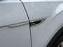 Volkswagen T-Roc 1.5 TSI 150pk R-line | Panoramadak | Virtueel cockpit | Adaptieve cruise | Lane assist | Trekhaak afneembaar | 19 inch velgen | Apple CarPlay | Navigatie | Camera | Elektrische achterklep | Keyless | LED | DAB | Volledig onderhouden