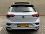 Volkswagen T-Roc 1.5 TSI 150pk R-line | Panoramadak | Virtueel cockpit | Adaptieve cruise | Lane assist | Trekhaak afneembaar | 19 inch velgen | Apple CarPlay | Navigatie | Camera | Elektrische achterklep | Keyless | LED | DAB | Volledig onderhouden