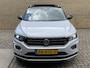 Volkswagen T-Roc 1.5 TSI 150pk R-line | Panoramadak | Virtueel cockpit | Adaptieve cruise | Lane assist | Trekhaak afneembaar | 19 inch velgen | Apple CarPlay | Navigatie | Camera | Elektrische achterklep | Keyless | LED | DAB | Volledig onderhouden