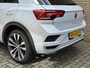Volkswagen T-Roc 1.5 TSI 150pk R-line | Panoramadak | Virtueel cockpit | Adaptieve cruise | Lane assist | Trekhaak afneembaar | 19 inch velgen | Apple CarPlay | Navigatie | Camera | Elektrische achterklep | Keyless | LED | DAB | Volledig onderhouden