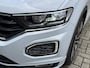 Volkswagen T-Roc 1.5 TSI 150pk R-line | Panoramadak | Virtueel cockpit | Adaptieve cruise | Lane assist | Trekhaak afneembaar | 19 inch velgen | Apple CarPlay | Navigatie | Camera | Elektrische achterklep | Keyless | LED | DAB | Volledig onderhouden