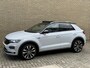Volkswagen T-Roc 1.5 TSI 150pk R-line | Panoramadak | Virtueel cockpit | Adaptieve cruise | Lane assist | Trekhaak afneembaar | 19 inch velgen | Apple CarPlay | Navigatie | Camera | Elektrische achterklep | Keyless | LED | DAB | Volledig onderhouden