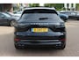Porsche Cayenne 3.0 E-Hybrid / Trekhaak / Panoramadak / 360Camera / Softclose / Bose / 21'' / Luchtvering / Sportdesign+Chrono / Keyless / CarPlay / Stoelverwarming / Dodehoek / DAB / Cruise Control