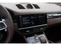 Porsche Cayenne 3.0 E-Hybrid / Trekhaak / Panoramadak / 360Camera / Softclose / Bose / 21'' / Luchtvering / Sportdesign+Chrono / Keyless / CarPlay / Stoelverwarming / Dodehoek / DAB / Cruise Control