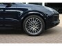 Porsche Cayenne 3.0 E-Hybrid / Trekhaak / Panoramadak / 360Camera / Softclose / Bose / 21'' / Luchtvering / Sportdesign+Chrono / Keyless / CarPlay / Stoelverwarming / Dodehoek / DAB / Cruise Control