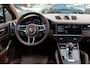 Porsche Cayenne 3.0 E-Hybrid / Trekhaak / Panoramadak / 360Camera / Softclose / Bose / 21'' / Luchtvering / Sportdesign+Chrono / Keyless / CarPlay / Stoelverwarming / Dodehoek / DAB / Cruise Control