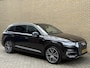 Audi Q7 3.0 TDI V6 374pk E-tron Quattro Sport | S-line | Panoramadak | Trekhaak wegklapbaar | Luchtvering | S-line lederen interieur (memory) | Stoel&stuurverwarming | Adaptieve cruise | Lane assist | LED | Apple CarPlay | 22 inch velgen | Virtueel cockpit | Volledig onderhouden