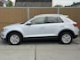 Volkswagen T-Roc 1.0 TSI Style Trekhaak | Climate control | Navigatiesysteem | Cruise control adaptief | DAB ontvangst | Getint glas | Smartphone intergratie | Parkeersensoren voor en achter