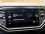 Volkswagen T-Roc 1.0 TSI Style Trekhaak | Climate control | Navigatiesysteem | Cruise control adaptief | DAB ontvangst | Getint glas | Smartphone intergratie | Parkeersensoren voor en achter