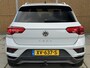 Volkswagen T-Roc 1.0 TSI Style Trekhaak | Climate control | Navigatiesysteem | Cruise control adaptief | DAB ontvangst | Getint glas | Smartphone intergratie | Parkeersensoren voor en achter