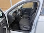 Volkswagen T-Roc 1.0 TSI Style Trekhaak | Climate control | Navigatiesysteem | Cruise control adaptief | DAB ontvangst | Getint glas | Smartphone intergratie | Parkeersensoren voor en achter