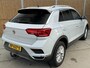 Volkswagen T-Roc 1.0 TSI Style Trekhaak | Climate control | Navigatiesysteem | Cruise control adaptief | DAB ontvangst | Getint glas | Smartphone intergratie | Parkeersensoren voor en achter