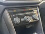 Volkswagen T-Roc 1.0 TSI Style Trekhaak | Climate control | Navigatiesysteem | Cruise control adaptief | DAB ontvangst | Getint glas | Smartphone intergratie | Parkeersensoren voor en achter