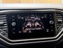 Volkswagen T-Roc 1.0 TSI Style Trekhaak | Climate control | Navigatiesysteem | Cruise control adaptief | DAB ontvangst | Getint glas | Smartphone intergratie | Parkeersensoren voor en achter
