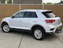 Volkswagen T-Roc 1.0 TSI Style Trekhaak | Climate control | Navigatiesysteem | Cruise control adaptief | DAB ontvangst | Getint glas | Smartphone intergratie | Parkeersensoren voor en achter