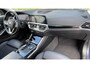 BMW 3-Serie 318i High Executive | 19 Inch | Sfeerverlichting | Sportstoelen | NL-Auto |