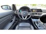 BMW 3-Serie 318i High Executive | 19 Inch | Sfeerverlichting | Sportstoelen | NL-Auto |
