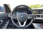 BMW 3-Serie 318i High Executive | 19 Inch | Sfeerverlichting | Sportstoelen | NL-Auto |