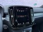 Volvo XC40 1.5 T2 R-Design | Keyless entry/start | Stoel en stuurverwarming | Parkeersensoren V+A | Parkeercamera | Extra getint glas | 19" lm velgen | Apple carplay/android auto |