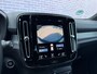 Volvo XC40 1.5 T2 R-Design | Keyless entry/start | Stoel en stuurverwarming | Parkeersensoren V+A | Parkeercamera | Extra getint glas | 19" lm velgen | Apple carplay/android auto |