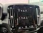 Volvo XC40 1.5 T2 R-Design | Keyless entry/start | Stoel en stuurverwarming | Parkeersensoren V+A | Parkeercamera | Extra getint glas | 19" lm velgen | Apple carplay/android auto |