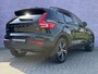 Volvo XC40 1.5 T2 R-Design | Keyless entry/start | Stoel en stuurverwarming | Parkeersensoren V+A | Parkeercamera | Extra getint glas | 19" lm velgen | Apple carplay/android auto |