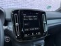 Volvo XC40 1.5 T2 R-Design | Keyless entry/start | Stoel en stuurverwarming | Parkeersensoren V+A | Parkeercamera | Extra getint glas | 19" lm velgen | Apple carplay/android auto |