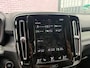 Volvo XC40 1.5 T2 R-Design | Keyless entry/start | Stoel en stuurverwarming | Parkeersensoren V+A | Parkeercamera | Extra getint glas | 19" lm velgen | Apple carplay/android auto |