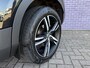 Volvo XC40 1.5 T2 R-Design | Keyless entry/start | Stoel en stuurverwarming | Parkeersensoren V+A | Parkeercamera | Extra getint glas | 19" lm velgen | Apple carplay/android auto |