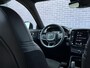 Volvo XC40 1.5 T2 R-Design | Keyless entry/start | Stoel en stuurverwarming | Parkeersensoren V+A | Parkeercamera | Extra getint glas | 19" lm velgen | Apple carplay/android auto |