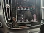 Volvo XC40 1.5 T2 R-Design | Keyless entry/start | Stoel en stuurverwarming | Parkeersensoren V+A | Parkeercamera | Extra getint glas | 19" lm velgen | Apple carplay/android auto |