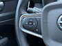 Volvo XC40 1.5 T2 R-Design | Keyless entry/start | Stoel en stuurverwarming | Parkeersensoren V+A | Parkeercamera | Extra getint glas | 19" lm velgen | Apple carplay/android auto |