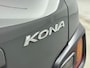 Hyundai Kona 1.6 GDI HEV FASHION | OUTLETDEAL! | TREKHAAK | ALL SEASONS | NAVI | CAMERA | CRUISE | PRIVACY GLASS | DODEHOEK SPIEGELS | 16'' LM VELGEN | AUTOMAAT | HYBRID |