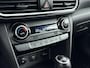 Hyundai Kona 1.6 GDI HEV FASHION | OUTLETDEAL! | TREKHAAK | ALL SEASONS | NAVI | CAMERA | CRUISE | PRIVACY GLASS | DODEHOEK SPIEGELS | 16'' LM VELGEN | AUTOMAAT | HYBRID |