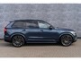 Volvo XC90 T8 Plug-in hybrid AWD Ultra Dark Exec. Ed. | Google | Long Range | Bowers & Wilkins Audio | Memory | Luchtvering | Stoelventilatie | Massage | Panoramadak | Gelamineerde Zijruiten Rondom | Nappa Lederen Bekleding | Zwarte Hemelbekleding | Keyless | Getint Glas | Stoel-/Stuurverwarming | Zitverlenging | Elek. Achterklep | 22" LM