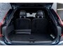 Volvo XC90 T8 Plug-in hybrid AWD Ultra Dark Exec. Ed. | Google | Long Range | Bowers & Wilkins Audio | Memory | Luchtvering | Stoelventilatie | Massage | Panoramadak | Gelamineerde Zijruiten Rondom | Nappa Lederen Bekleding | Zwarte Hemelbekleding | Keyless | Getint Glas | Stoel-/Stuurverwarming | Zitverlenging | Elek. Achterklep | 22" LM